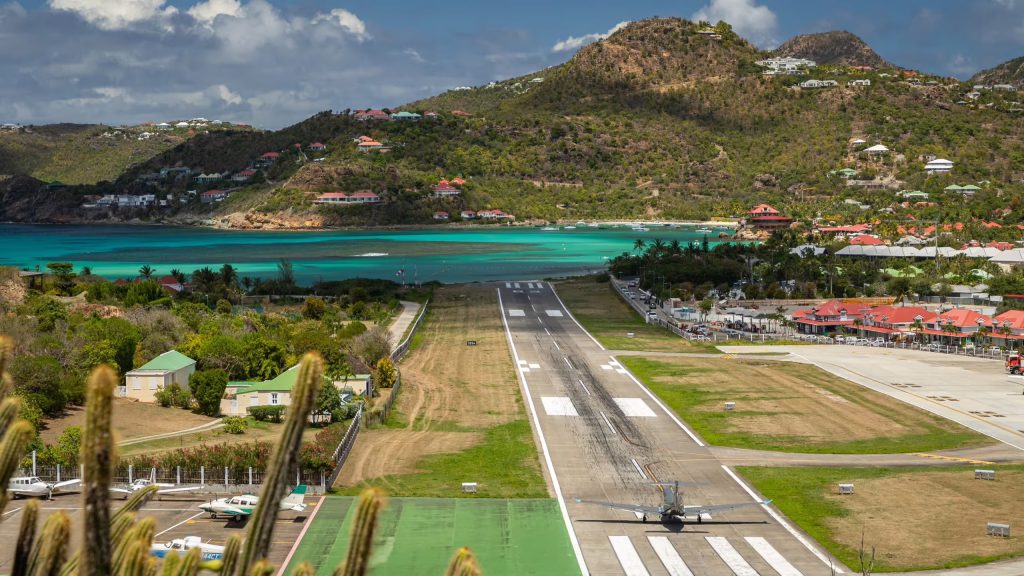 Eilandhoppen Sint Maarten Saint Barth Anguilla Gustaf-III-Airport-Saint-Barthélemy-airport-Rémy-de-Haenen-airport