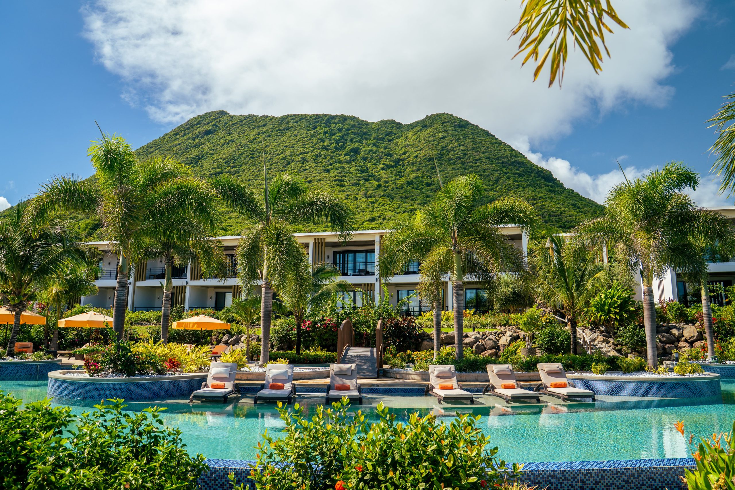 Golden Rock Resort op Sint Eustatius zwembad met kamers