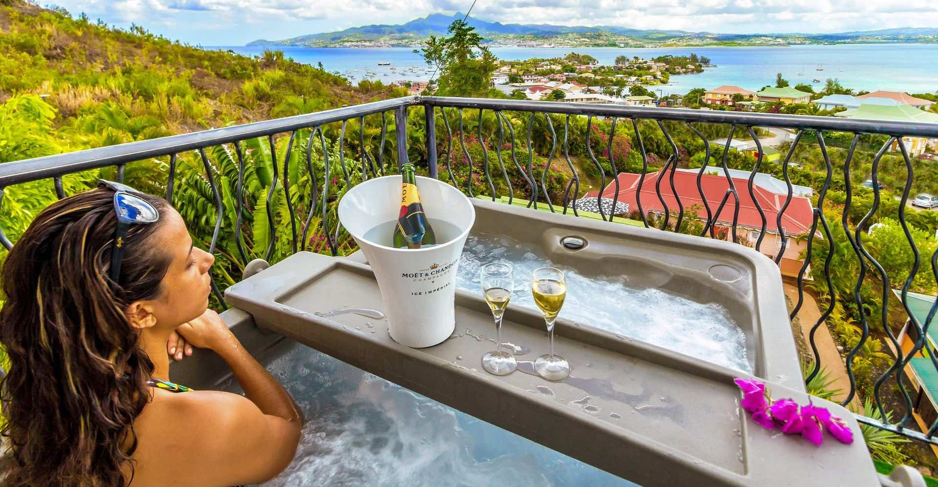 La Suite Villa uitzicht vanuit Suite met jacuzzi op Fort-de-France